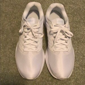 EUC Nike Running shoes size 9.5